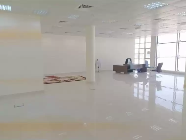 Comercial Listo Propiedad S / F Oficina  alquiler en al-sad , Doha #13269 - 1  image 